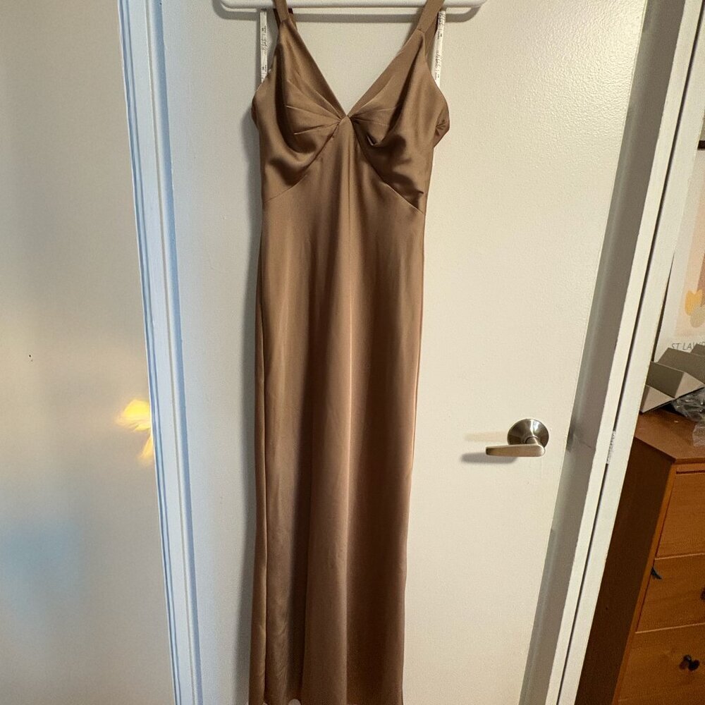 David's Bridal Bias V-Neck Tank Sheeth Long Dress | Matte Satin Size 4 Latte - Picture 3 of 5